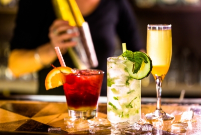 Cómo elegir el cóctel perfecto en un concierto o sesión DJ en Madrid